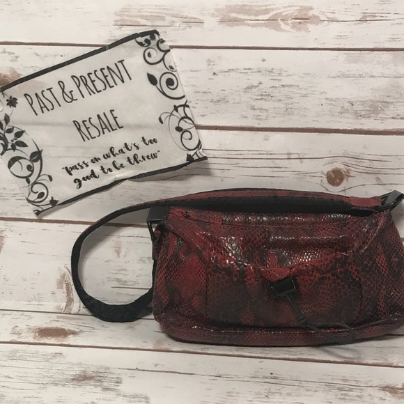 Giani Bernini Handbags - Giani Bernini Bag- snake